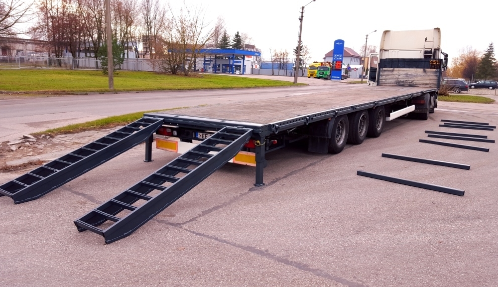 Flatbed with ramps